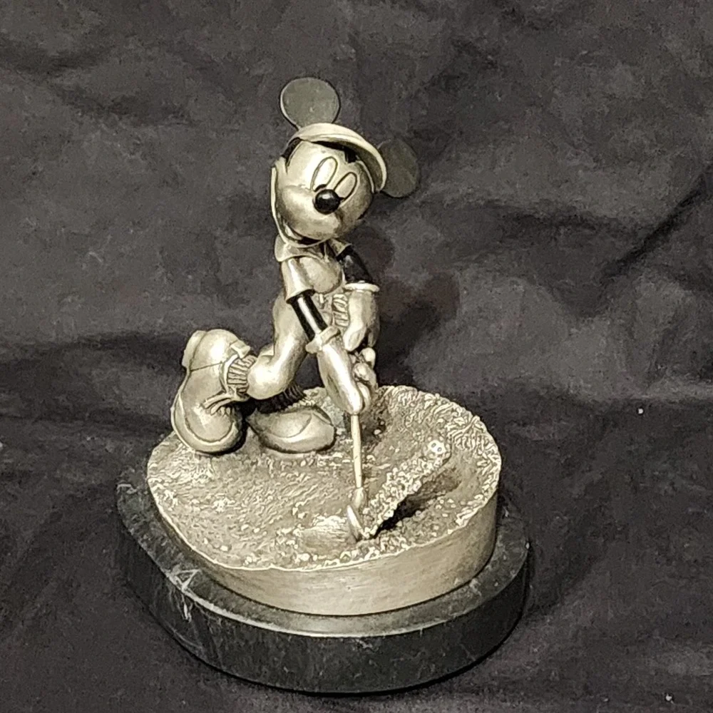 Mickey's‎ Country Club